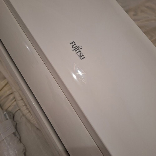 Fujitsu ASYA12KLWA/AOYA12KLWA air conditioner 12000 BTU like new with extra air filters