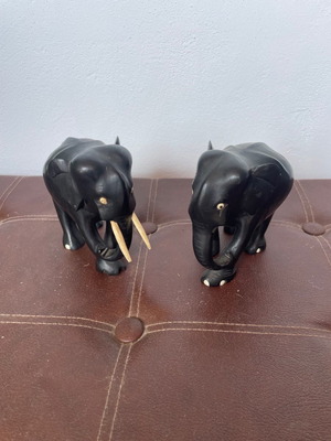 Wooden elephants used, set of 2 pieces