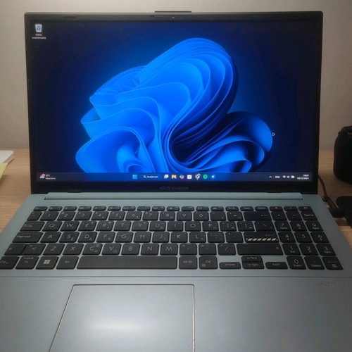 Asus Vivobook Go15 like new laptop with AMD Ryzen, 16GB RAM, 500GB SSD