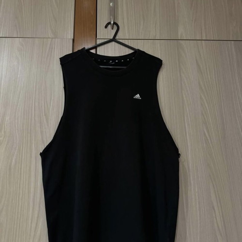 Adidas sleeveless black t-shirt medium like new