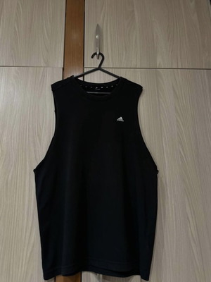 Adidas sleeveless black t-shirt medium like new