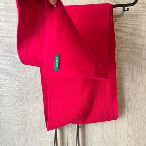 Benetton fuchsia scarf like new, very soft fabric