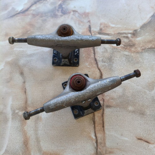 Crail skateboard trucks used
