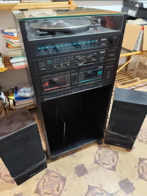 Philips F1365 stereo system with turntable and radio