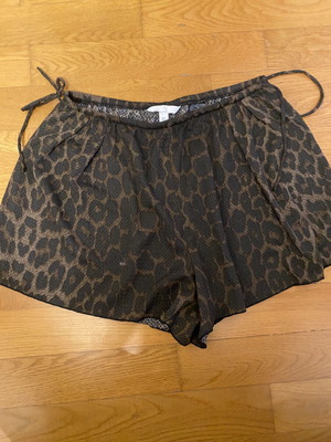 Leopard print shorts like new, airy fabric in brown beige black