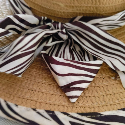 Straw hat like new with ribbon, beige and brown