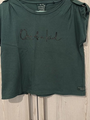 Attrattivo T-shirt small like new