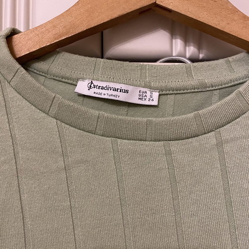 Stradivarius pistachio set, sizes S top and XS bottom, like new