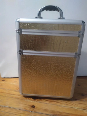 Professional cosmetic case like new, gold color