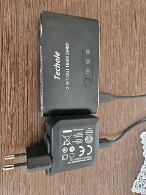 HDMI Switch like new, 3 in 1 with two HDMI cables