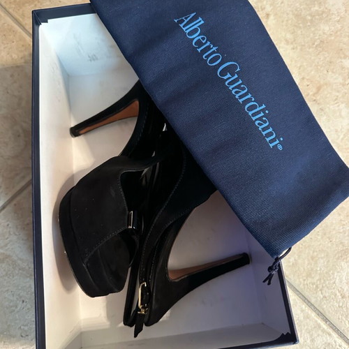 Alberto Guardiani black suede sandals like new, 10cm heel