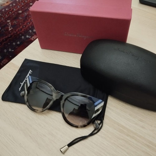 Ferragamo sunglasses like new, black and brown