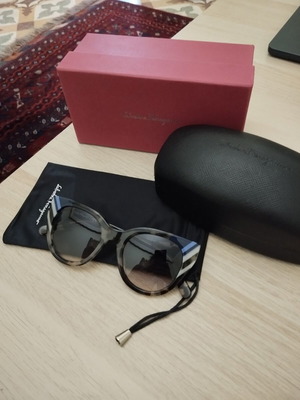 Ferragamo sunglasses like new, black and brown