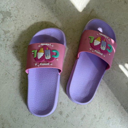 Children's slippers size 32 like new, pink