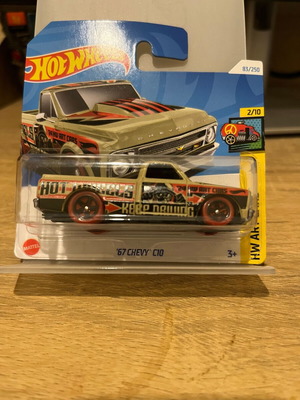 Hot Wheels '67 Chevy C10 new