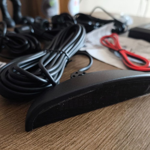 Universal parking sensor with 4 sensors, LCD display and sound alert new