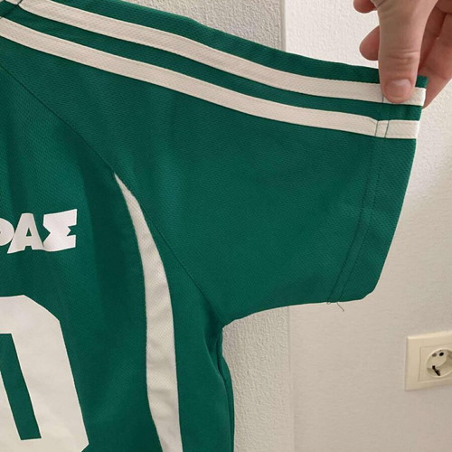 Paiktaras children's football kit green number 10 like new
