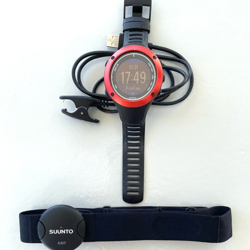 Suunto watch for sea and mountain athletes new with GPS and heart rate sensor