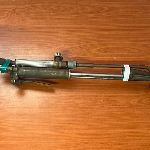 Cutter and lamp for oxygen bottle used