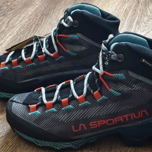 La Sportiva Aequilibrium Hike GTX women's hiking shoes size 40