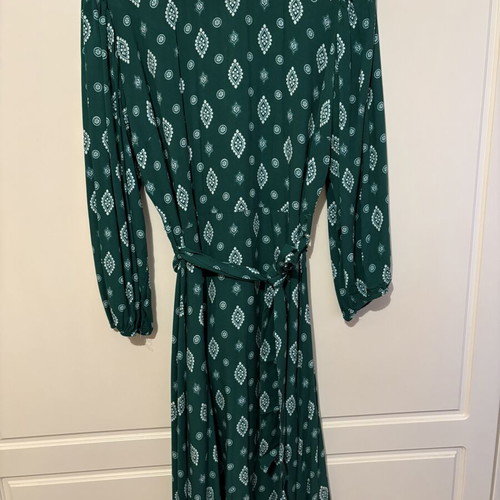 Dress with long sleeves and belt like new, green, size M