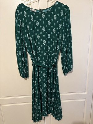 Dress with long sleeves and belt like new, green, size M