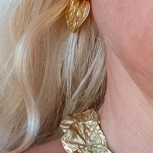 Metal gold-plated vintage jewelry set used
