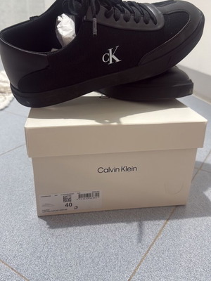 Calvin Klein αθλητικά σαν καινούργια, μέγεθος 40, μαύρα