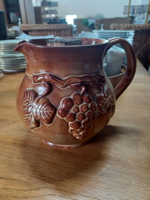 Wine pitcher with ice holder like new