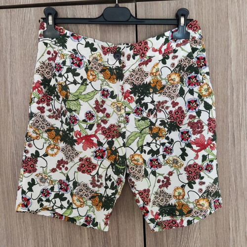 Bermuda shorts with floral pattern, size 38, made in Turkey