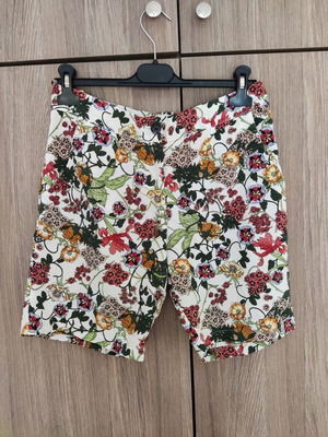 Bermuda shorts with floral pattern, size 38, made in Turkey