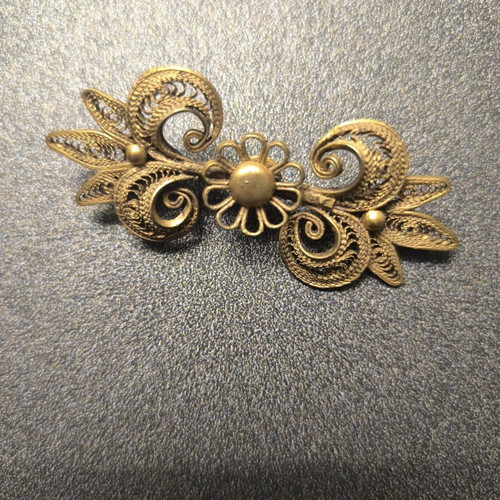 Vintage filigree brooch gold tone, like new