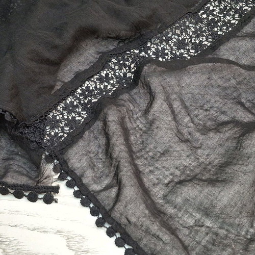 Pashmina with lace like new, black cotton