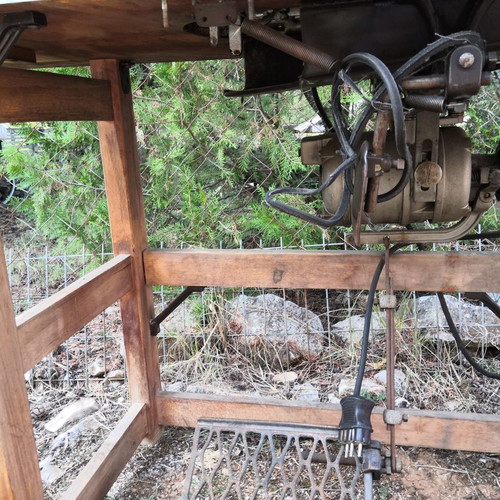 Sewing machines used with complete table