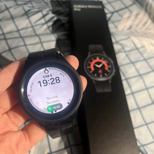Samsung Galaxy Watch5 Pro 45mm Black Titanium like new with box