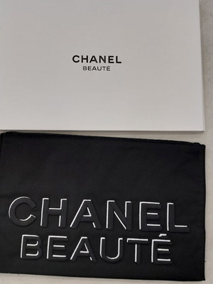 Chanel bag new, black and white
