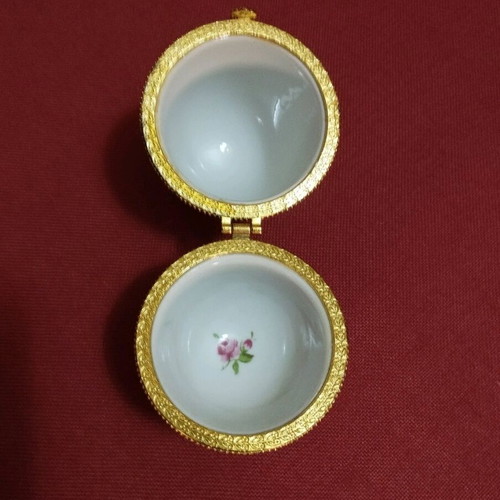 Limoges porcelain egg like new