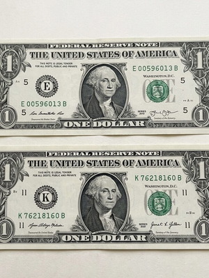 US One Dollar Bills like new, set of 2