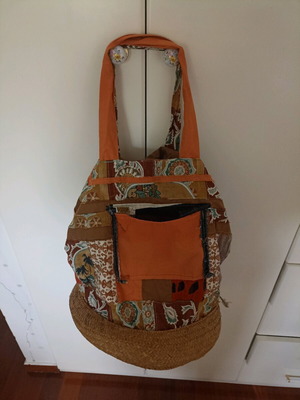Shoulder bag with straw base like new