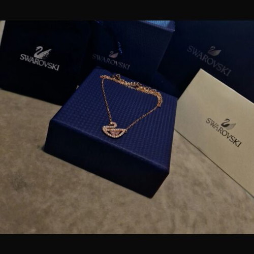 Κολιέ Swarovski καινούργιο με διαχρονικό σχεδιασμό