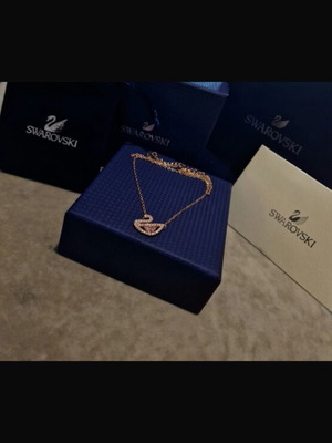 Κολιέ Swarovski καινούργιο με διαχρονικό σχεδιασμό