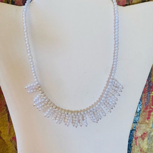 Necklace with white faux pearls and fringe design, new