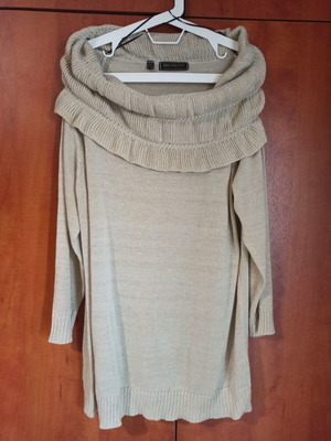 Beige sweater with gold glitter details like new, size 52/54