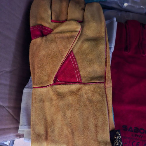 Protective gloves new for high temperature work, ideal for welders