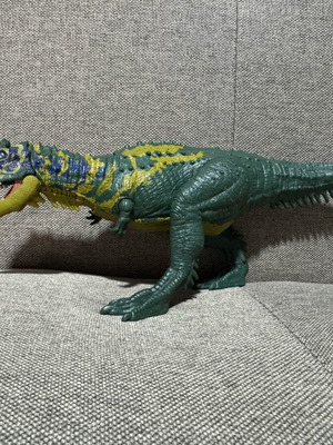 Jurassic World Sound Strike Majungasaurus dinosaur figure used