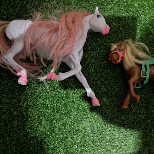 Σετ αλογάκια Barbie σαν καινούργιο, δύο τεμάχια