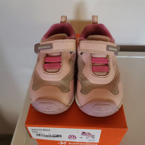 Biomecanics athletic shoes like new, pink, size 25 girls