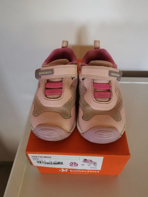 Biomecanics athletic shoes like new, pink, size 25 girls