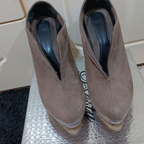 Used high heel shoe size 36