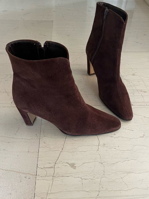 Bournazos brown suede boots like new, size 40